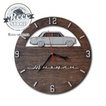 Часы из дерева в ассортименте